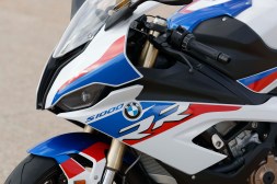2019-BMW-S1000RR-65